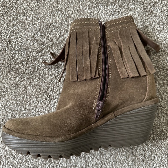 Fly London Suede Wedge bootie with fringe in Taupe/brown - Picture 8 of 8